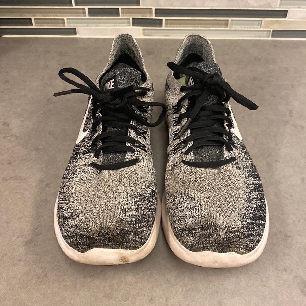 Black and white tweed Nike free flyknit sneaker, size 8.5
